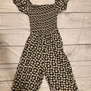 🌼🖤 Off Shoulder Daisy Jumpsuit 🖤🌼